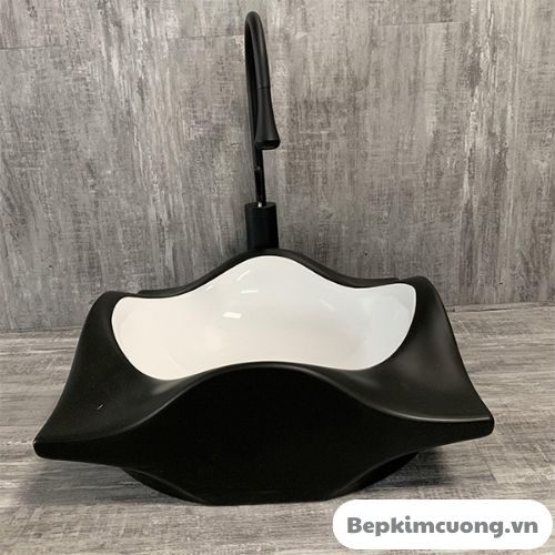 chau-lavabo-dat-ban-men-mau-den-02-Bepkimcuong